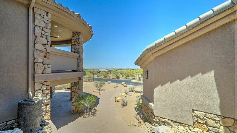 Просторный дом с четырьмя спальнями в Финиксе, США