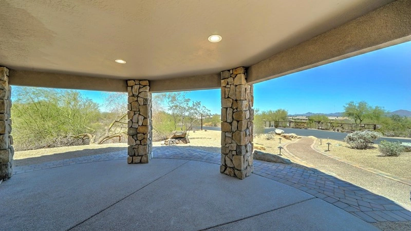 Просторный дом с четырьмя спальнями в Финиксе, США