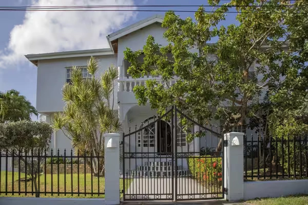 Уютный дом 8+1 в Сент-Джонсе, Антигуа и Барбуда