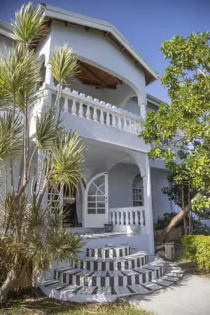 Уютный дом 8+1 в Сент-Джонсе, Антигуа и Барбуда