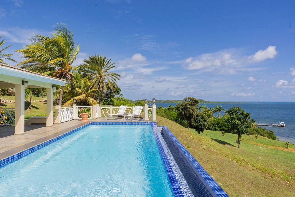 Дом с видом на море в Сент-Джонсе, Антигуа и Барбуда