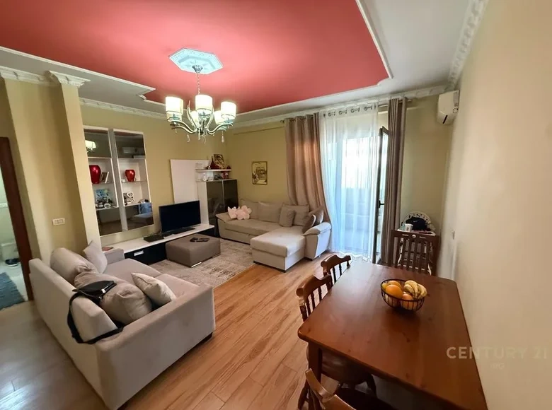 Светлая квартира 83 m2 в Тиране, Албания