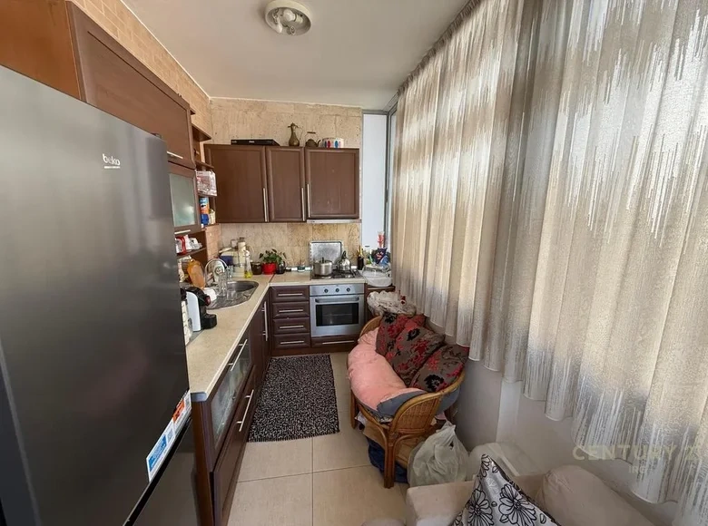 Просторная двухкомнатная квартира в Тиране, Албания