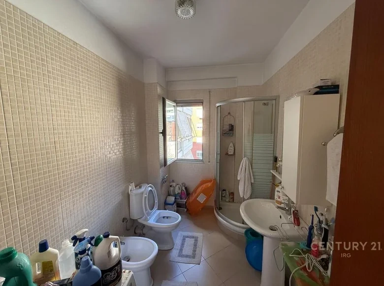 Светлая квартира 83 m2 в Тиране, Албания