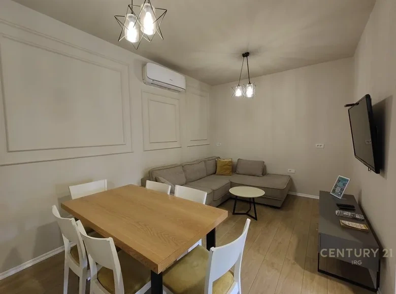 Просторный дуплекс 168 m2 в Тиране, Албания