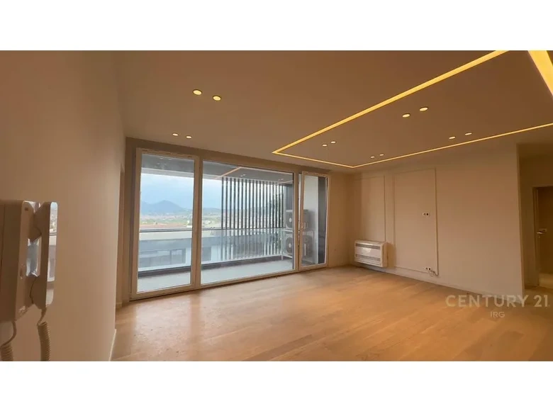 Светлая квартира 127 м² в Тиране, Албания