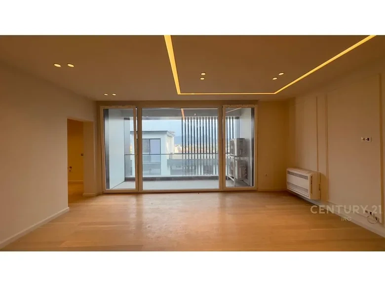 Светлая квартира 127 м² в Тиране, Албания