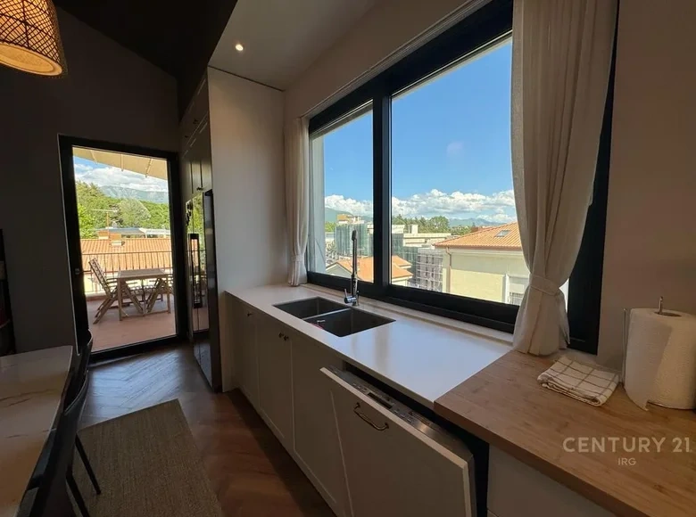 Отремонтированная квартира 118 m² в Тиране, Албания