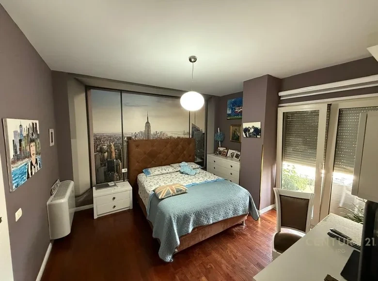 Просторный пентхаус с 5 спальнями в Тиране, Албания