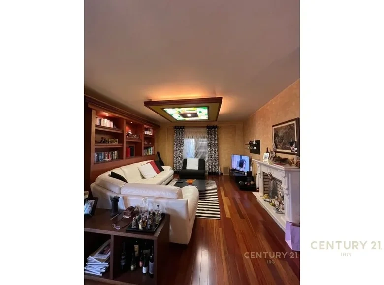 Уютная двухкомнатная квартира в Тиране, Албания