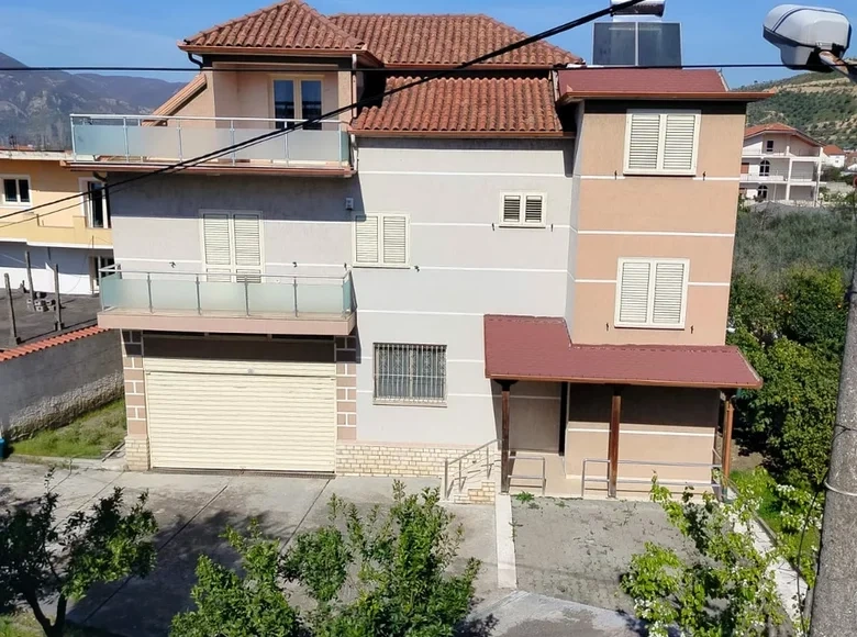 Просторный дом 584 м² в Эльбасане, Албания