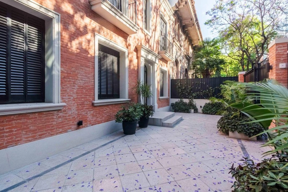 Дом 487 m2 с балконом в Буэнос-Айресе, Аргентина