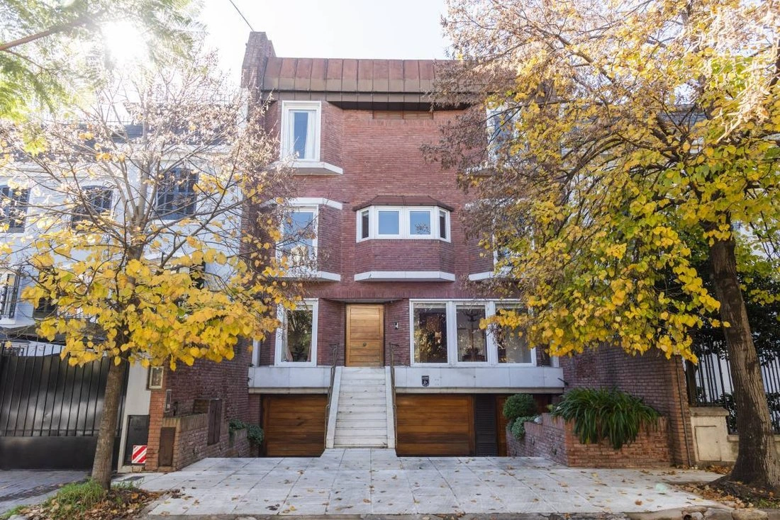 Дом 7+1 с парковкой в Буэнос-Айресе, Аргентина