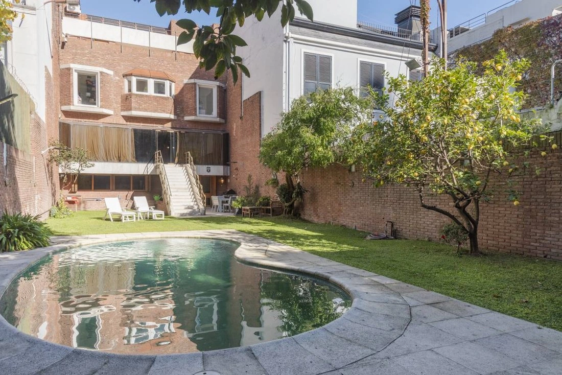 Дом 7+1 с парковкой в Буэнос-Айресе, Аргентина