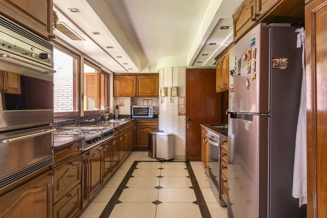 Дом 7+1 с парковкой в Буэнос-Айресе, Аргентина