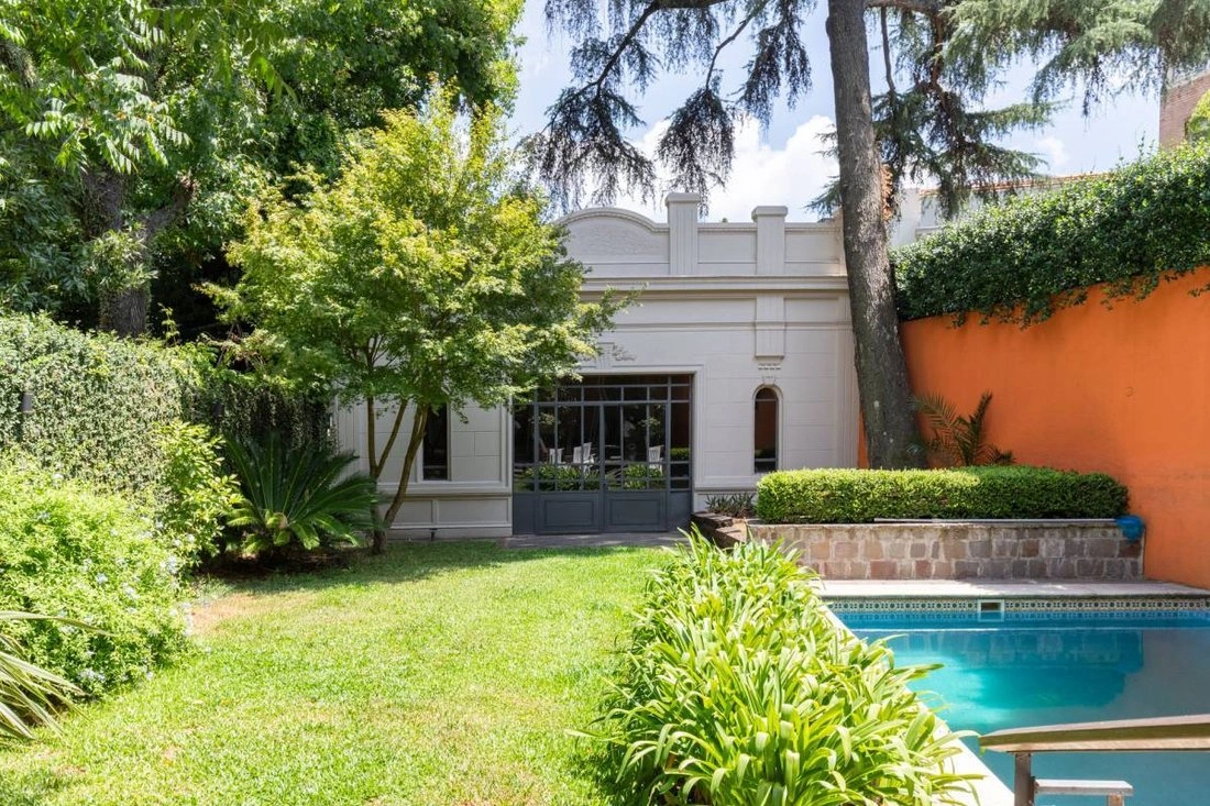 Дом 460 m2 с гаражом в Буэнос-Айресе, Аргентина