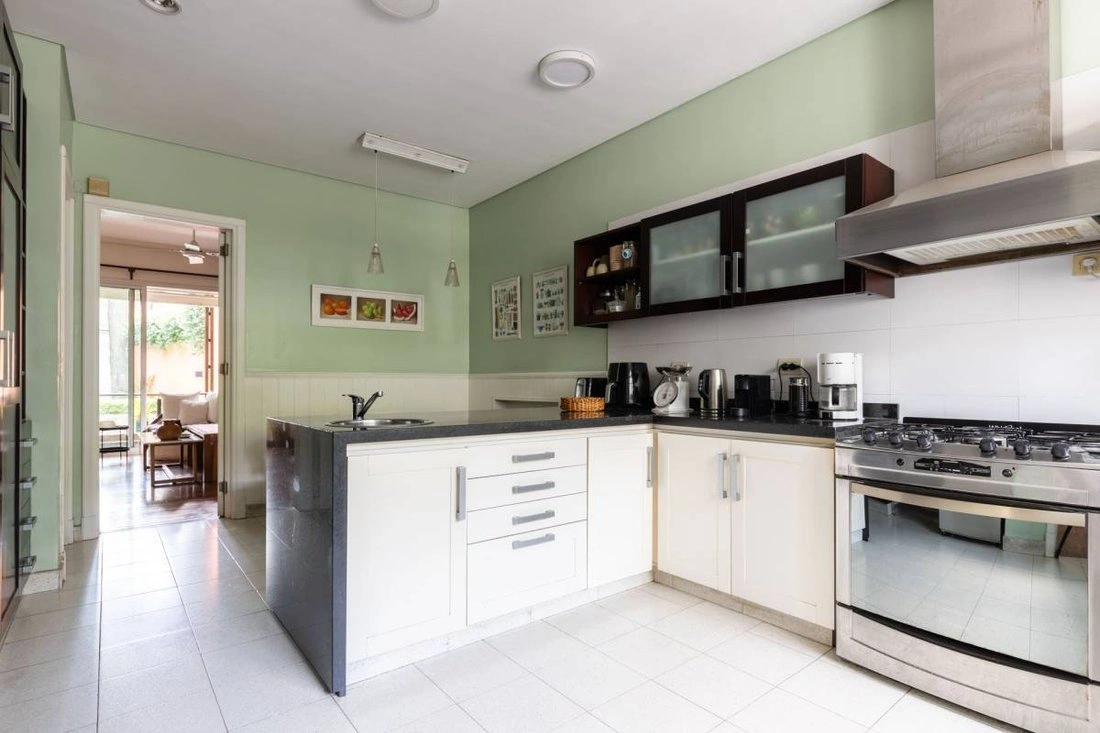 Дом 460 m2 с гаражом в Буэнос-Айресе, Аргентина