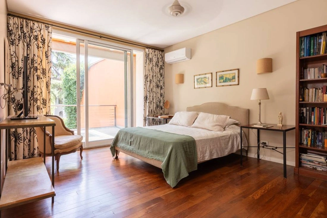 Дом 460 m2 с гаражом в Буэнос-Айресе, Аргентина