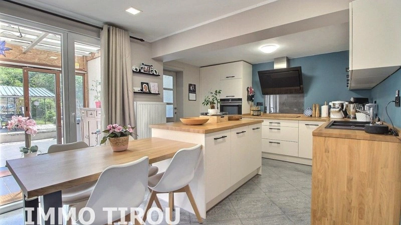 Уютный дом 5+1 в Шарлеруа, Бельгия