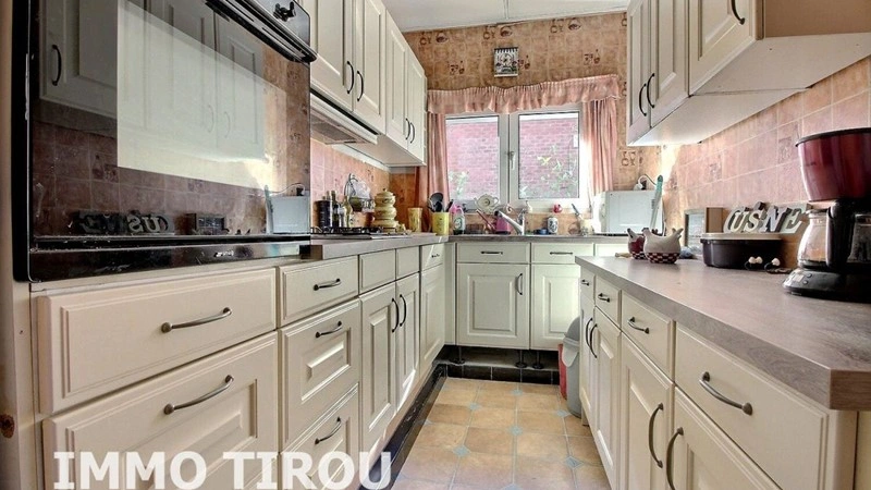 Семейная вилла 3+1 в Шарлеруа, Бельгия