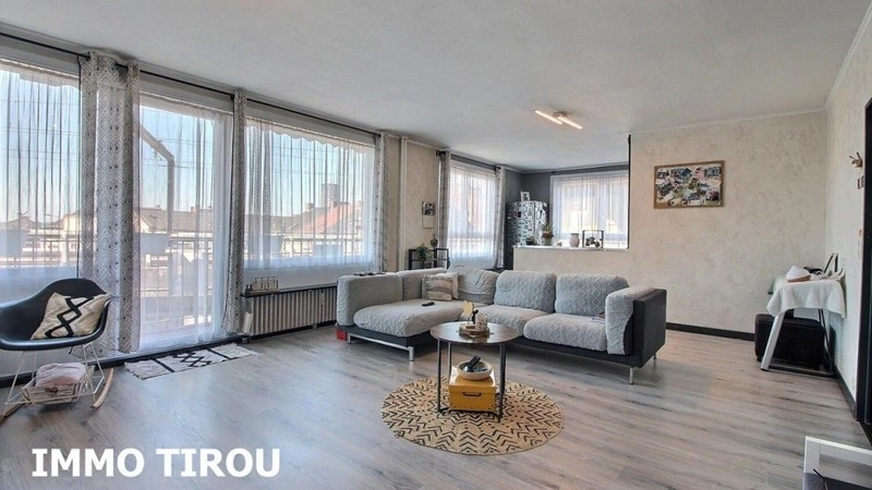 Светлая квартира 3+1 в Шарлеруа, Бельгия