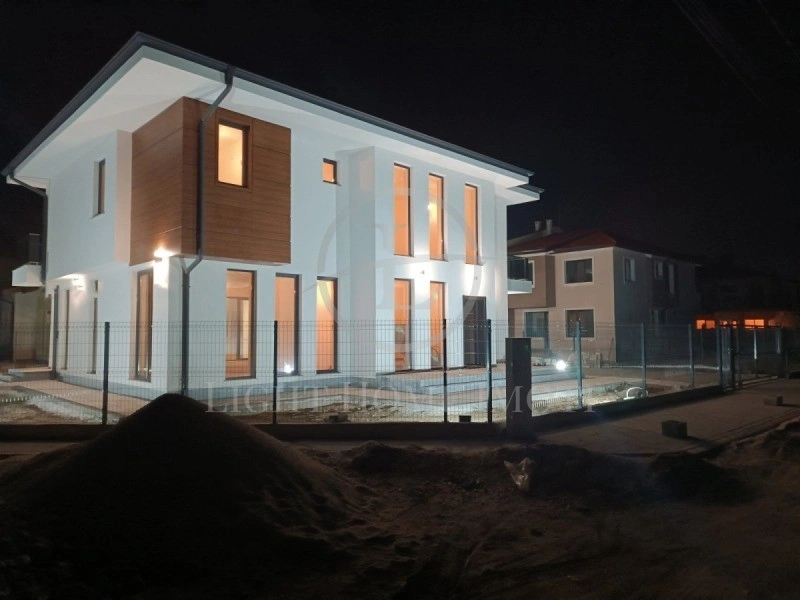 Просторный дом 350 m2 в Пловдиве, Болгария