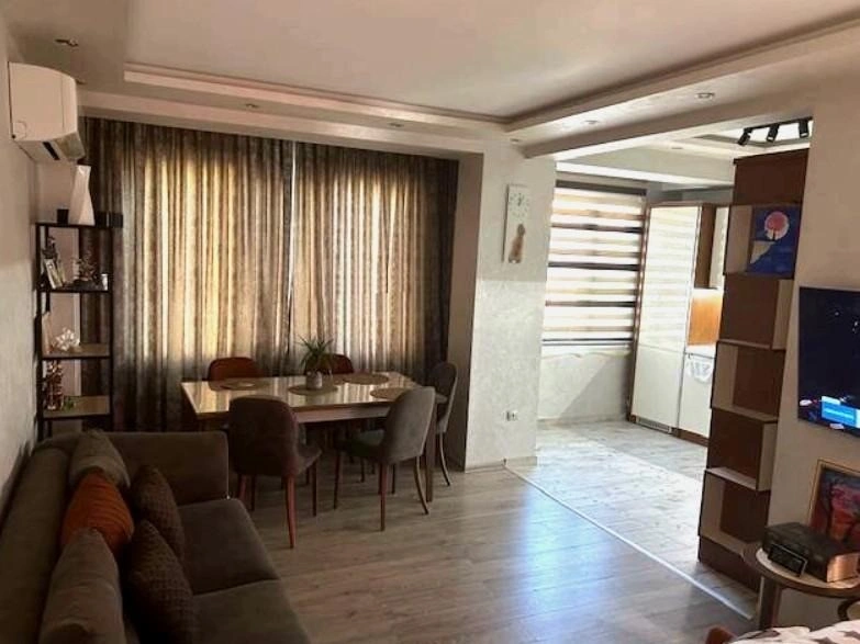 Просторная трёхкомнатная квартира в Бургасе, Болгария