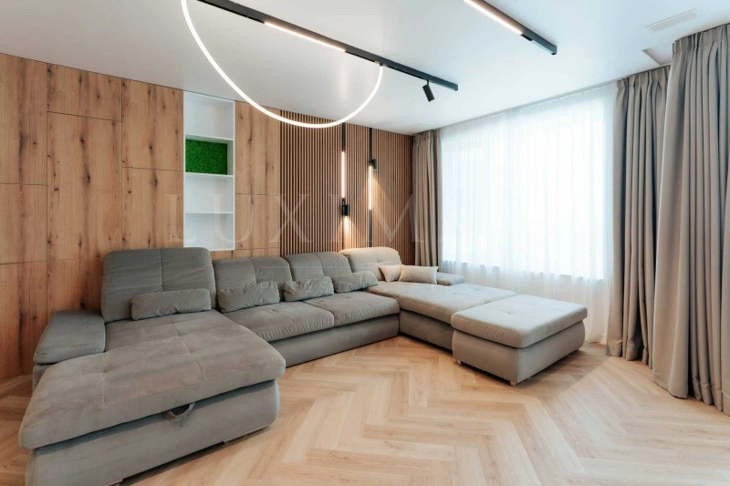 Современная 4‑комнатная квартира в Бургасе, Болгария