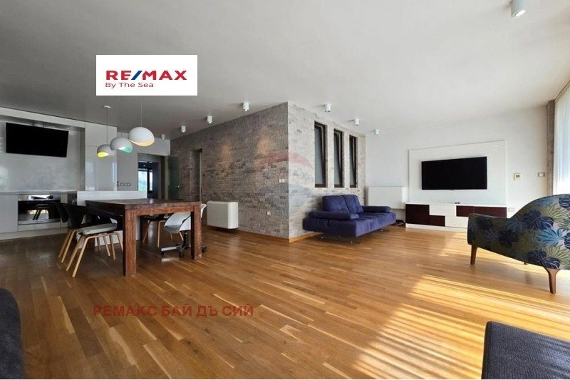 Просторная квартира 210 м² в Варне, Болгария