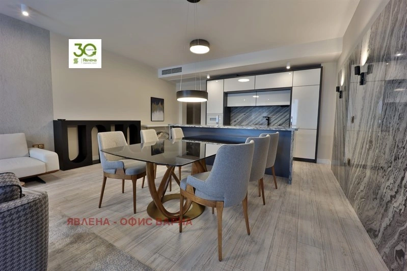 Просторная 3-комнатная квартира в Варне, Болгария