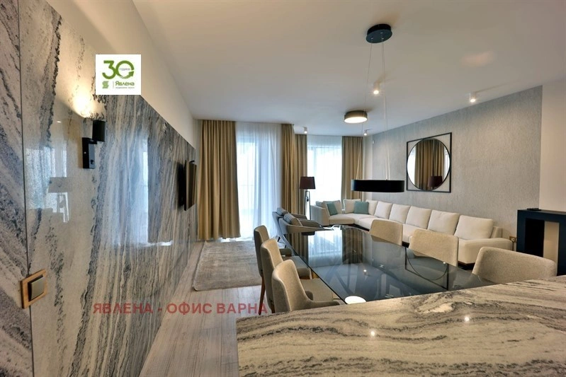 Просторная 3-комнатная квартира в Варне, Болгария