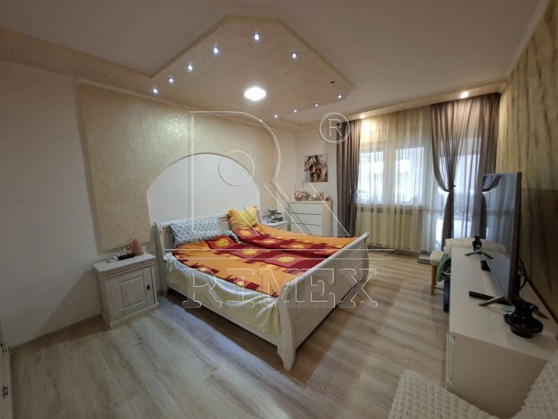 Просторный дом с четырьмя спальнями в Пловдиве, Болгария