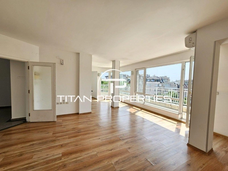 Просторный трёхкомнатный мезонет в Пловдиве, Болгария