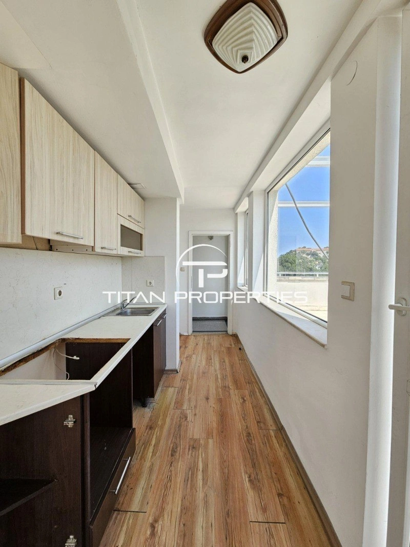 Просторный трёхкомнатный мезонет в Пловдиве, Болгария