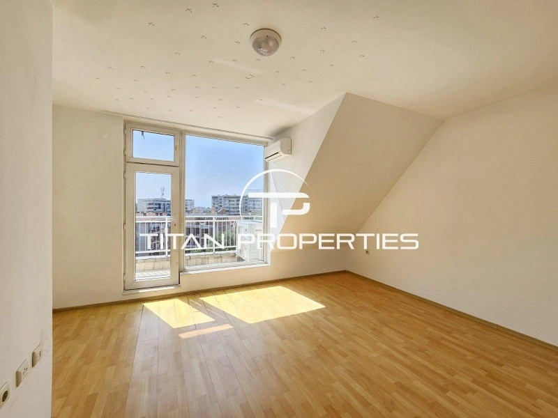 Просторный трёхкомнатный мезонет в Пловдиве, Болгария