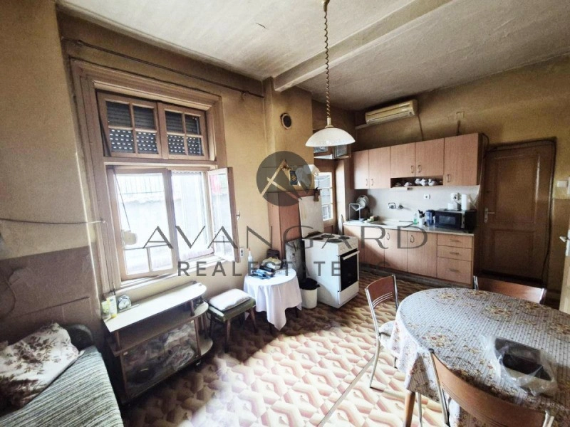 Просторный 3‑комнатный дом в Пловдиве, Болгария