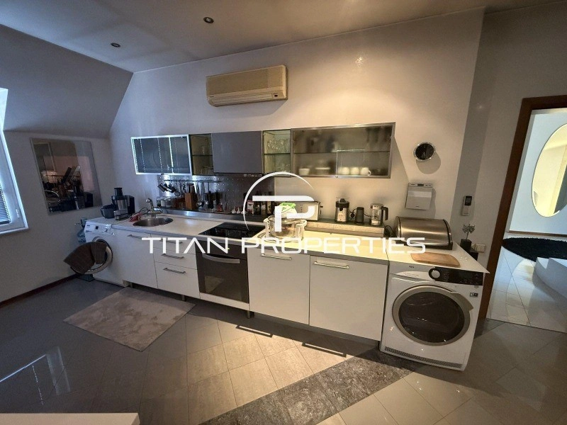 Просторный четырехкомнатный дом в Пловдиве, Болгария