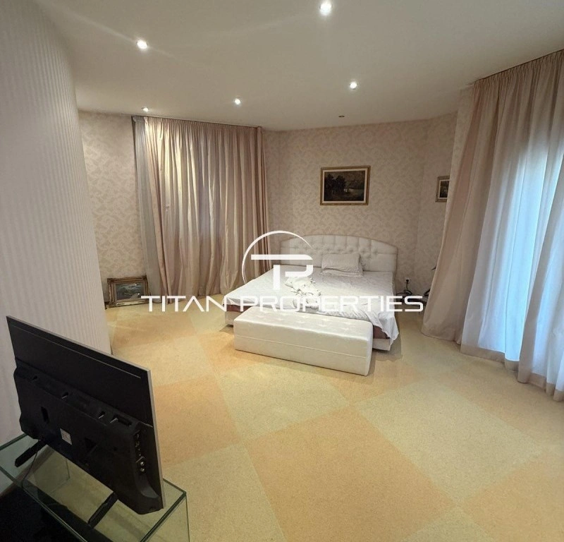 Просторный четырехкомнатный дом в Пловдиве, Болгария