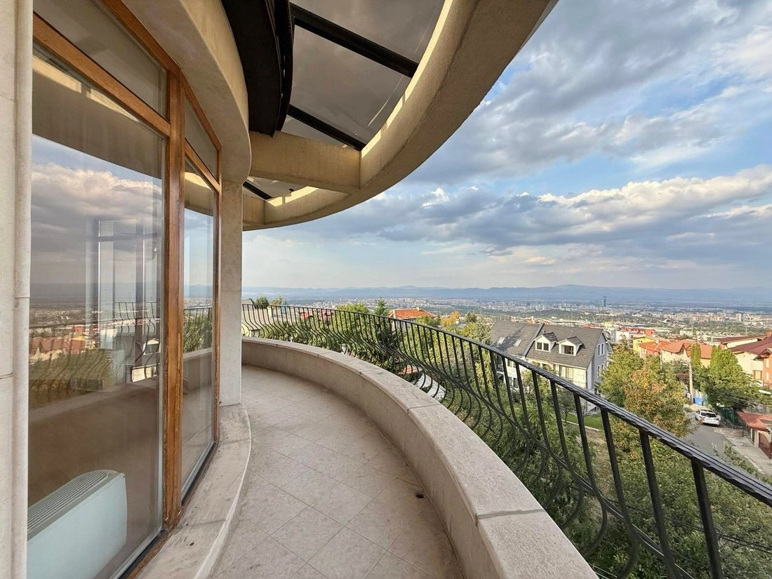 Просторный дом с 6 спальнями в Софии, Болгария