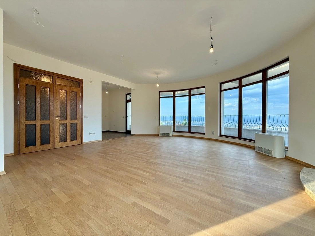 Просторный дом с 6 спальнями в Софии, Болгария