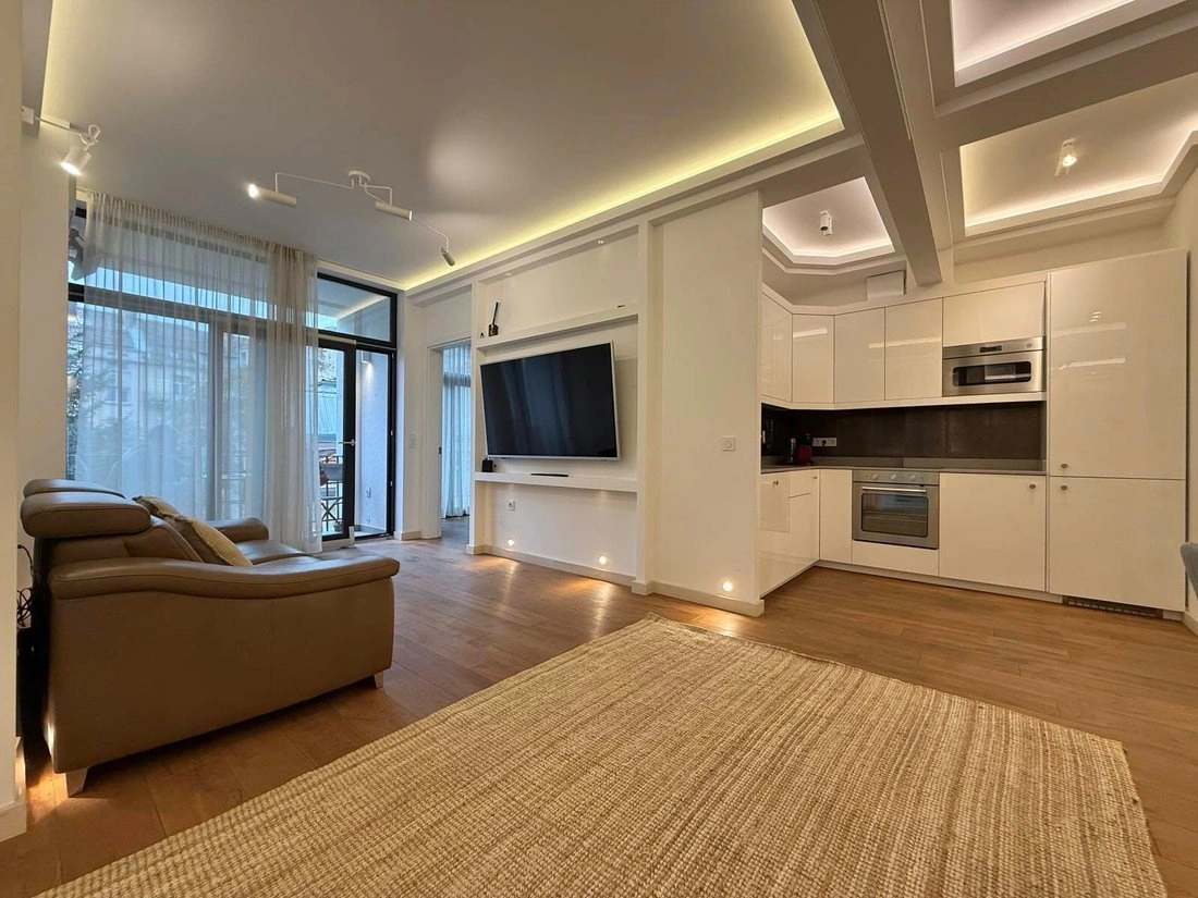 Светлая двухкомнатная квартира в Софии, Болгария