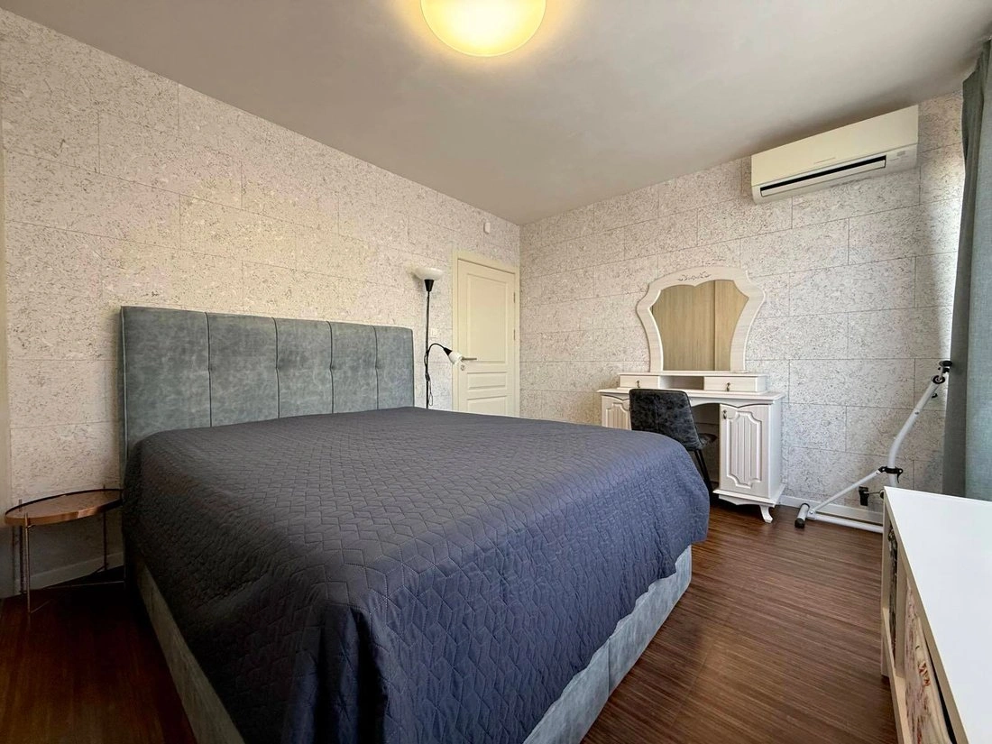 Просторная трёхкомнатная квартира в Софии, Болгария