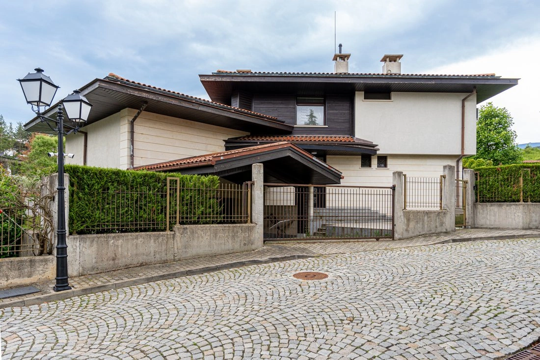 Престижный дом с 5 спальнями в Софии, Болгария