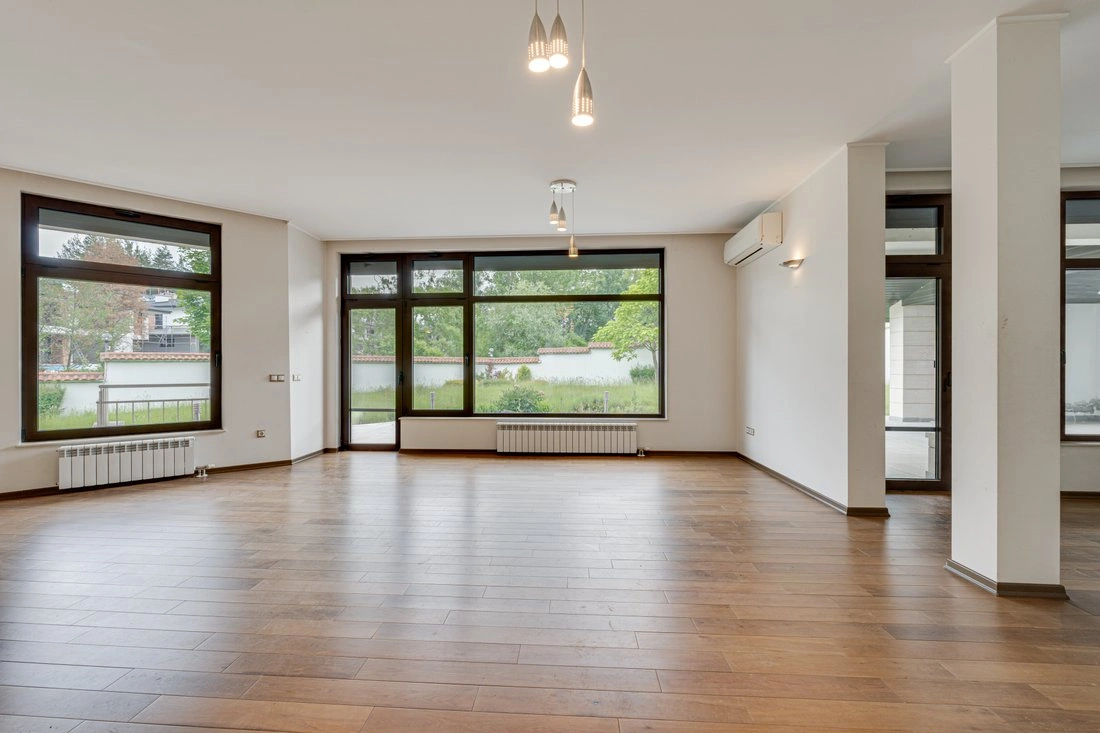 Престижный дом с 5 спальнями в Софии, Болгария