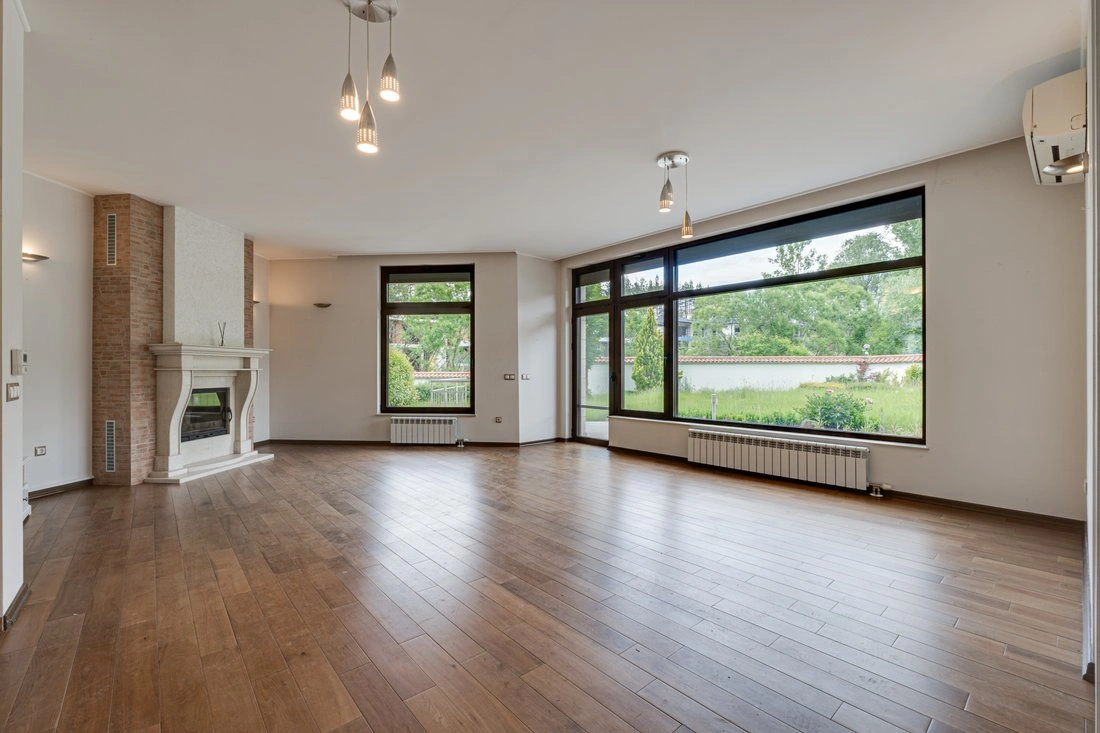 Престижный дом с 5 спальнями в Софии, Болгария