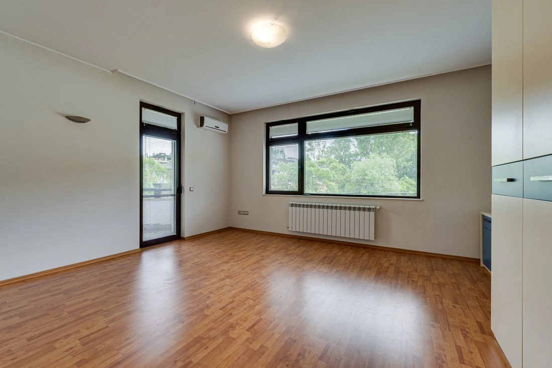 Престижный дом с 5 спальнями в Софии, Болгария