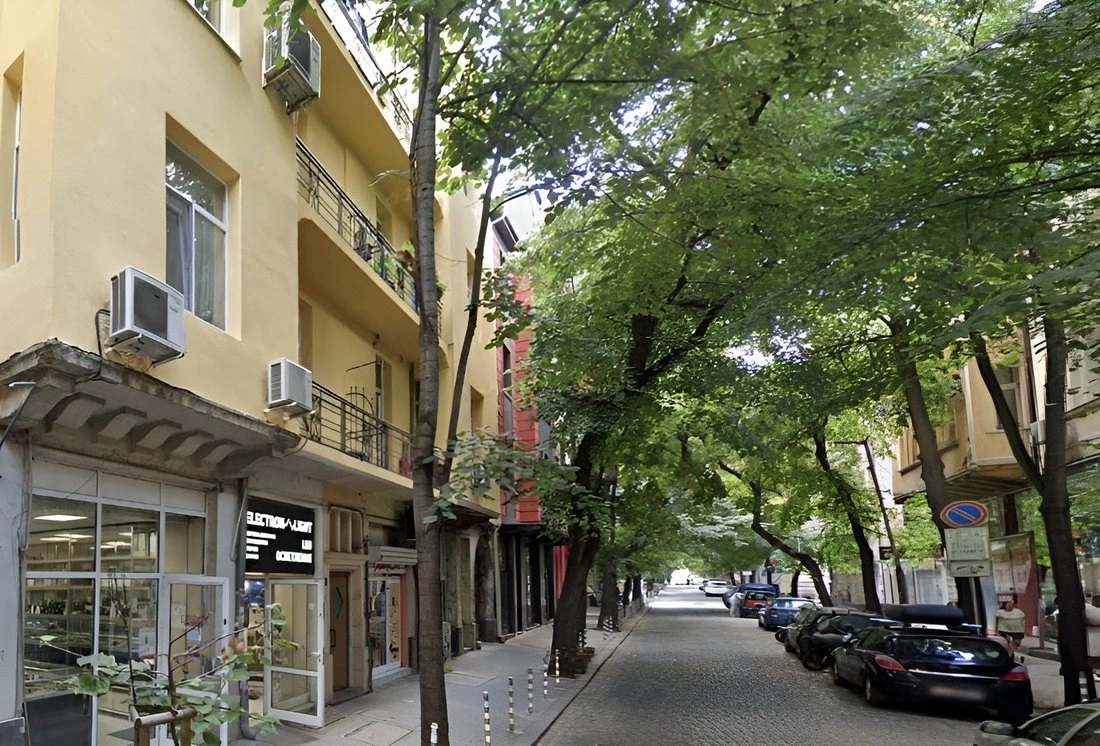 Просторная четырехкомнатная квартира в Софии, Болгария