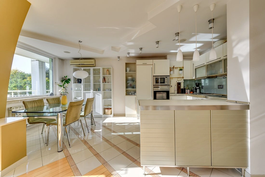 Просторная трёхкомнатная квартира в Софии, Болгария