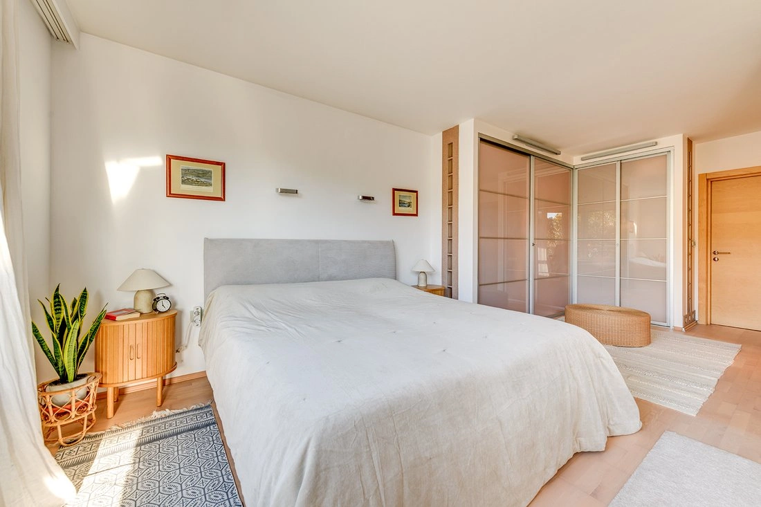 Просторная трёхкомнатная квартира в Софии, Болгария