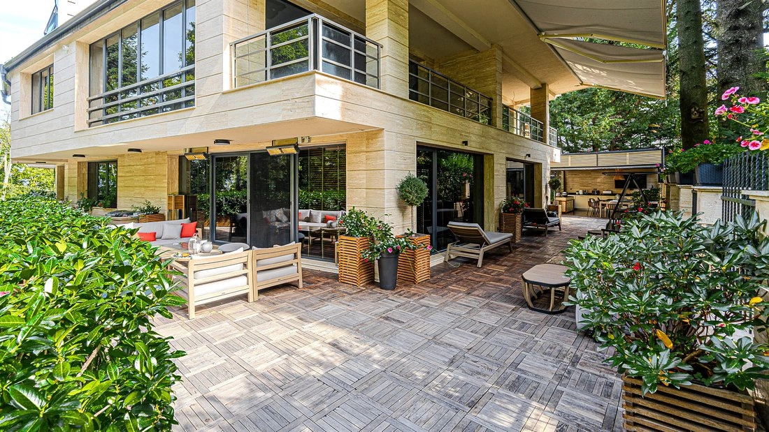 Просторная 5-комнатная квартира в Софии, Болгария